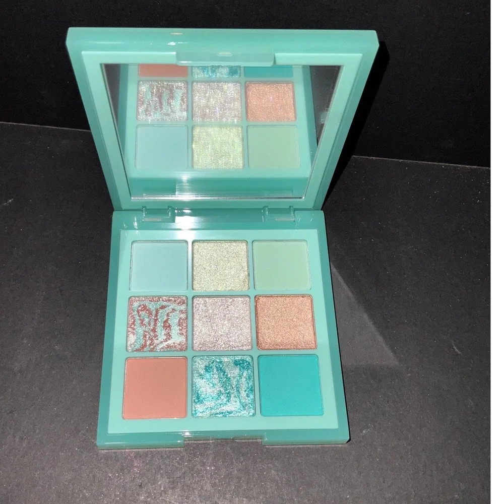 Huda Beauty Eyeshadow Palette Pastels Mint 9 pan Metallic Shimmer Swirl eye face